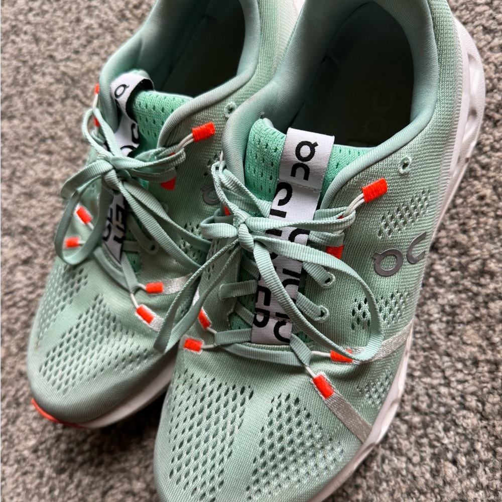 On Running Mint Green Sneakers Women’s 10.5